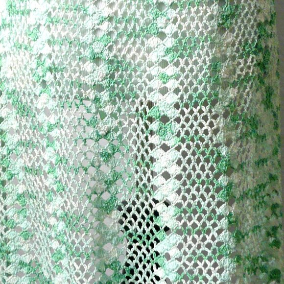 Vintage Crochet Shades of White Green Shell Lace Pattern Half Apron Country Core - Picture 2 of 4